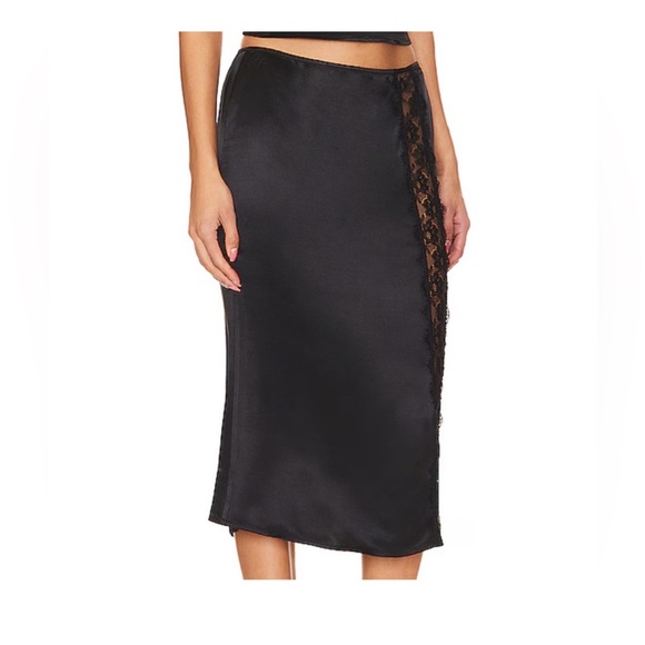 Maura Midi Skirt in Black
MAJORELLE size medium - Picture 1 of 7